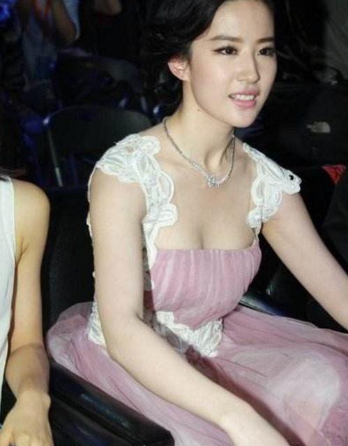 柳岩资料学历,从平凡女孩到璀璨明星的学历逆袭之路