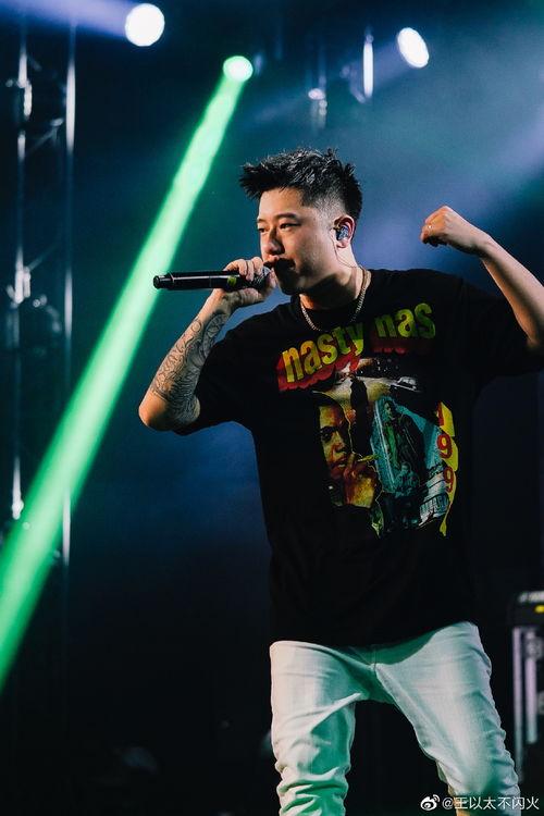 王以太家庭背景资料,出身寒门，逆袭人生，揭秘他的家庭背景与奋斗历程