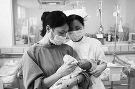 喂人奶照片,温情脉脉的亲子互动瞬间